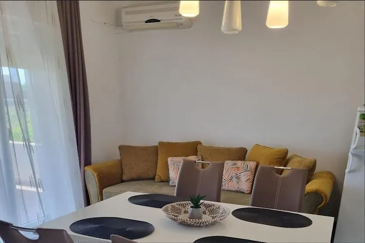 Holiday Home In Privlaka With Pool, Cleaning Included 0*, بريفلاكا
