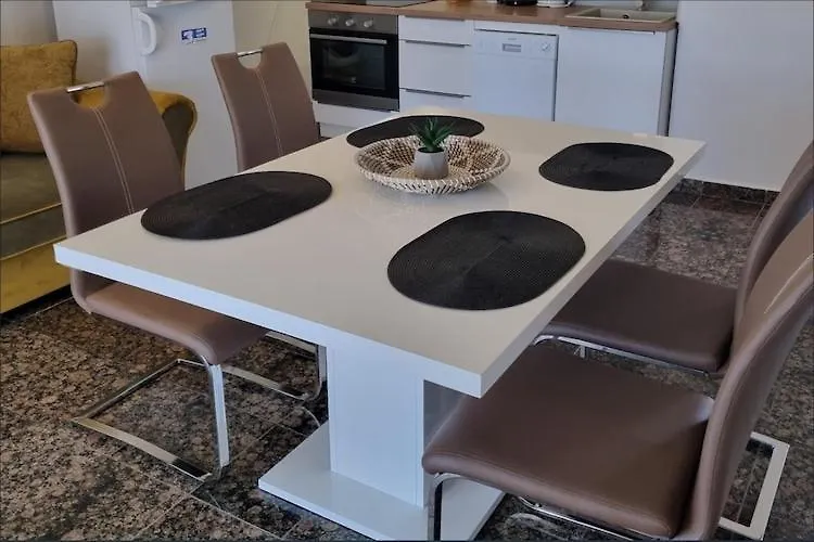 Holiday Home In Privlaka With Pool, Cleaning Included بريفلاكا